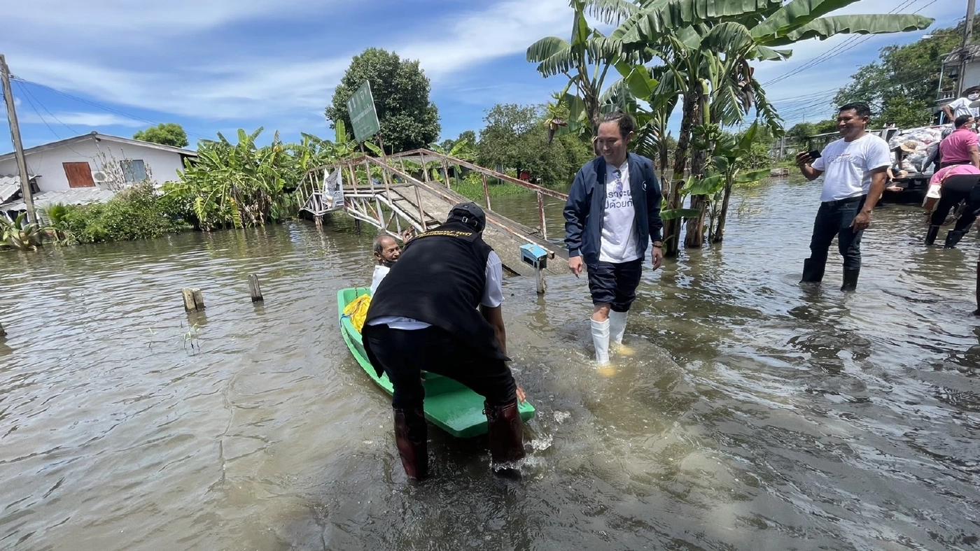 เนชั่น - เส้นด้าย มอบถุงยังชีพพี่น้องชาวหนองจอก หลังน้ำท่วมนาน 3 สัปดาห์