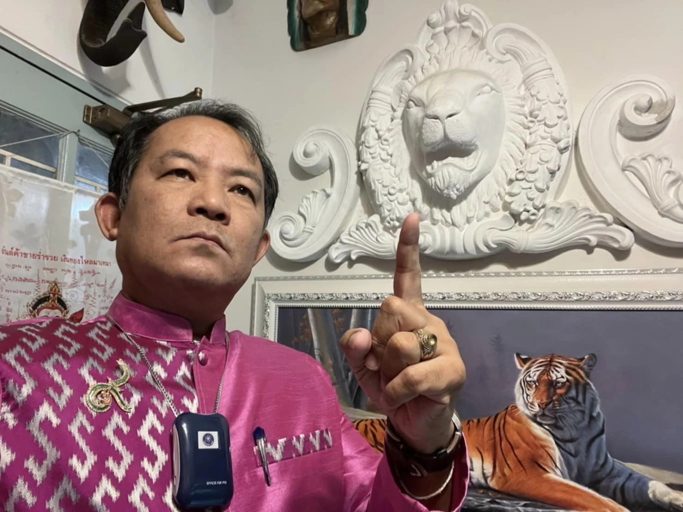 พระพยอม ชี้ ภิกษุณีขายสบู่ "ทำนอกทางพุทธ" ขณะ ศรีสุวรรณ จี้สำนักพุทธฯ เอาผิด (คลิป)