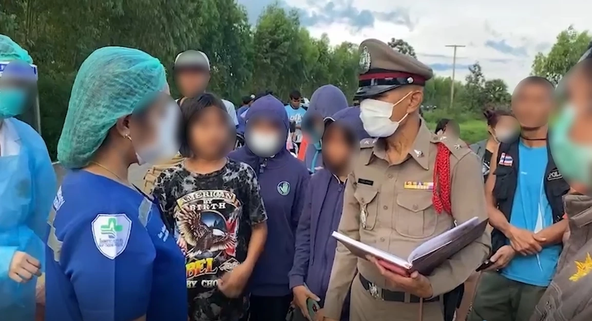 สุดสลด “ด.ญ. - ด.ช.” จมน้ำดับพร้อมกัน 4 ราย “พ่อ -แม่”  ใจสลายกอดศพร่ำไห้