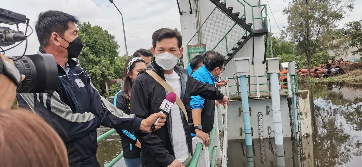 "ดร.เอ้"ควง"องอาจ"ลุยช่วยน้ำท่วมพื้นที่ลาดกระบัง