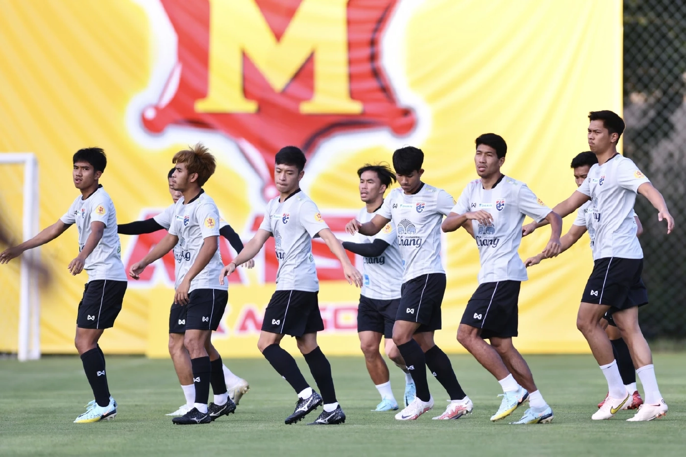 "ชนาธิป" ตั้งเป้าคว้าแชมป์คิงส์คัพ-ไม่กังวลหลุดตัวจริงฟรอนตาเล่