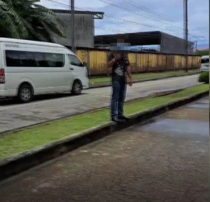 มาเฟียภูเก็ต กร่างขวางรถตู้ นทท.ต่างชาติ คาดเรียกใช้บริการผ่านแอพ (มีคลิป)