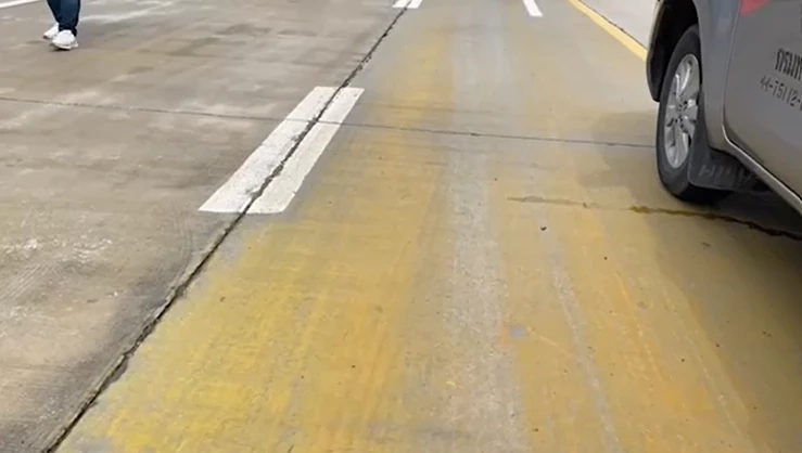 สภาพผิวถนนที่เกิดเหตุในคลิป