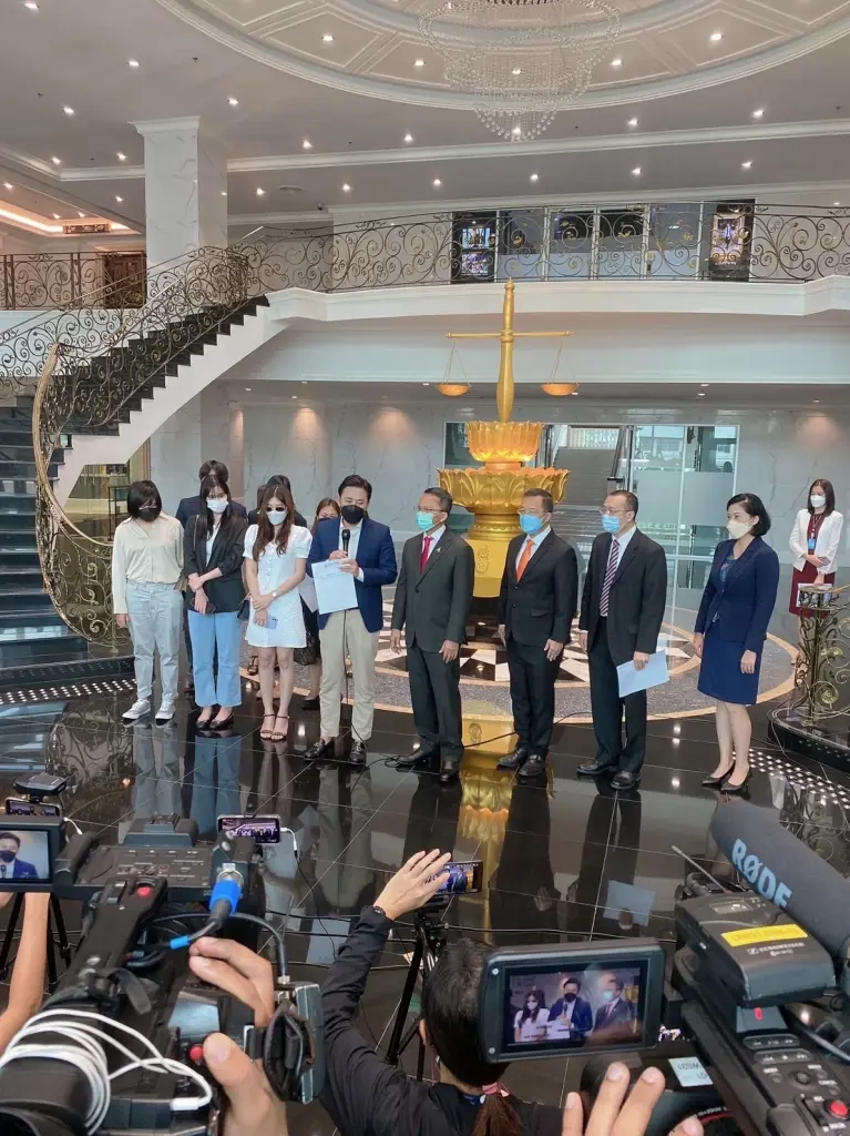 “ทนายตั้ม”  พาเหยื่อพบ “รมว.ยุติธรรม” จี้เพิ่มโทษคดีล่วงละเมิดทางเพศ