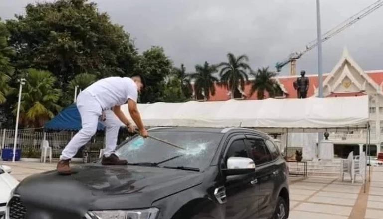 ไม่จบง่าย ๆ สาวหล่อโวย ขับฟอร์ดไปขายคืนโชว์รูม แต่โดนเท พร้อมแฉหลักฐานเด็ด