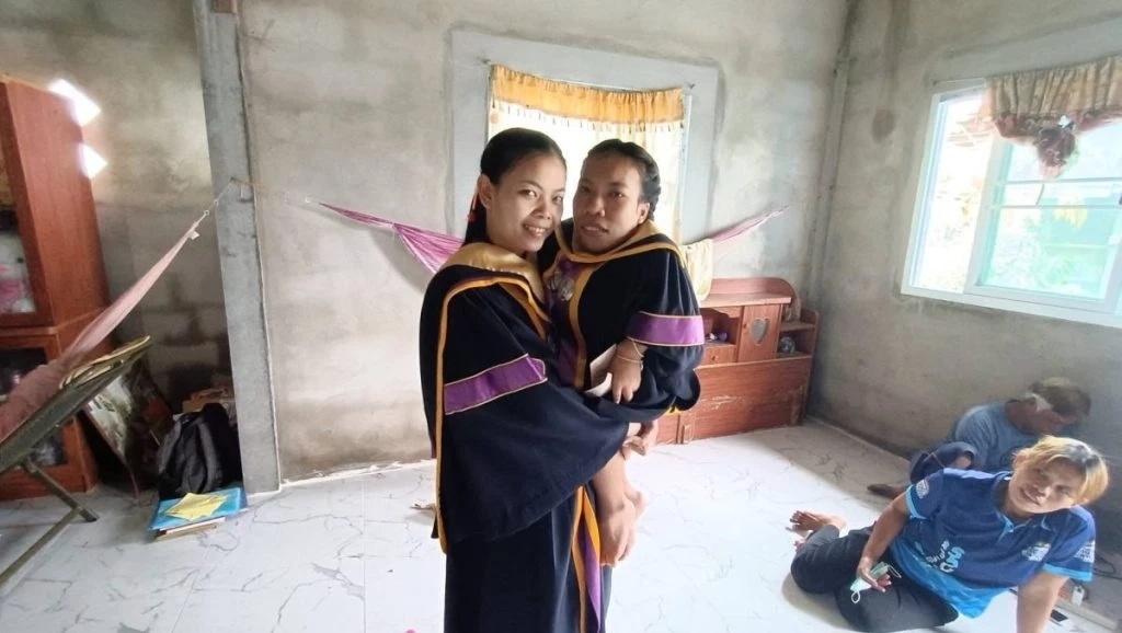 เผยชีวิตอีกมุม น้องหมิว บัณฑิตจิ๋ว เกียรตินิยมอันดับ 2 เพื่อนรักดูแลมา 10 ปี