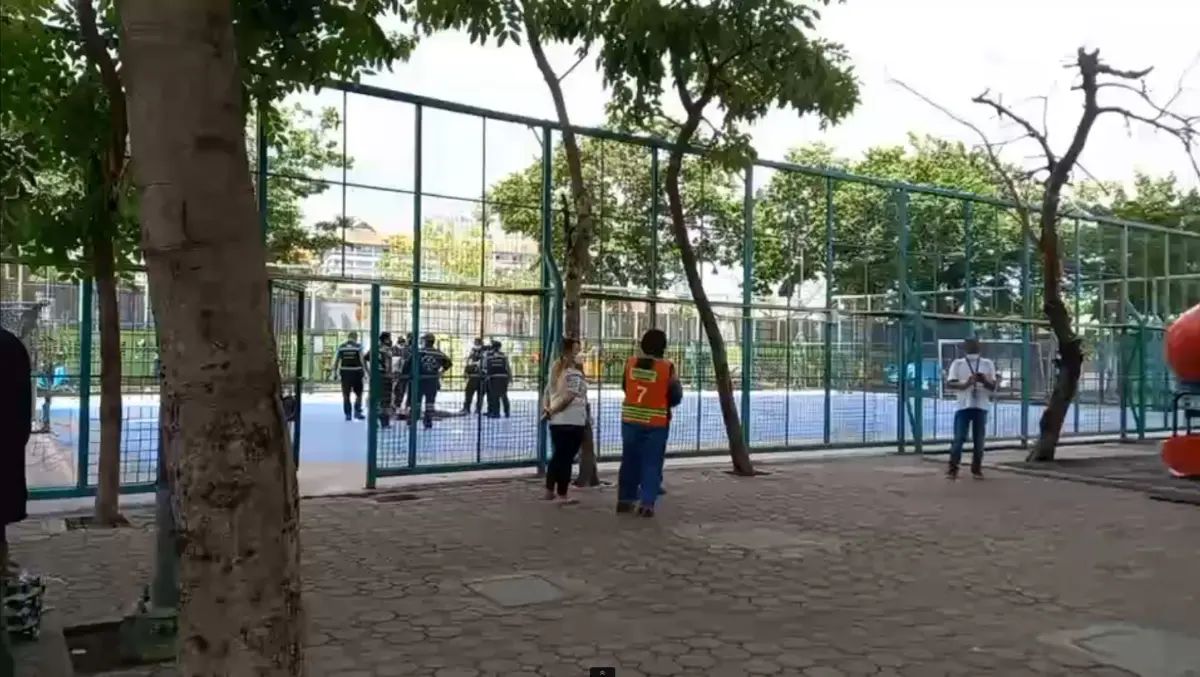 ไรเดอร์สำเพ็ง หงายหลัง พิงราวสะพานกรุงเทพฯ