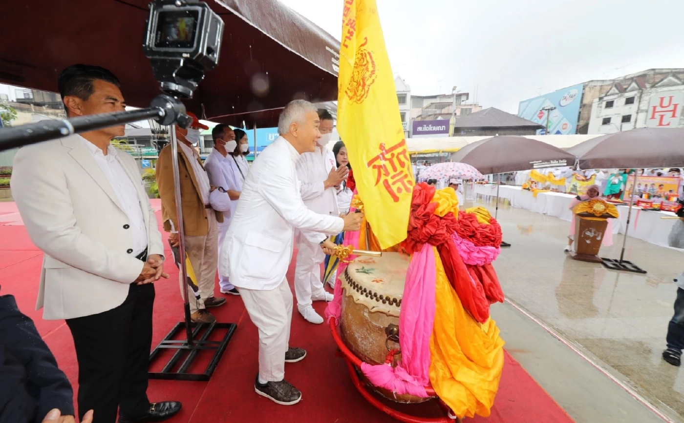 "สุวัจน์"เป็นปธ.พิธีถือศีลกินเจโคราชสืบสานประเพณีอันดีงาม
