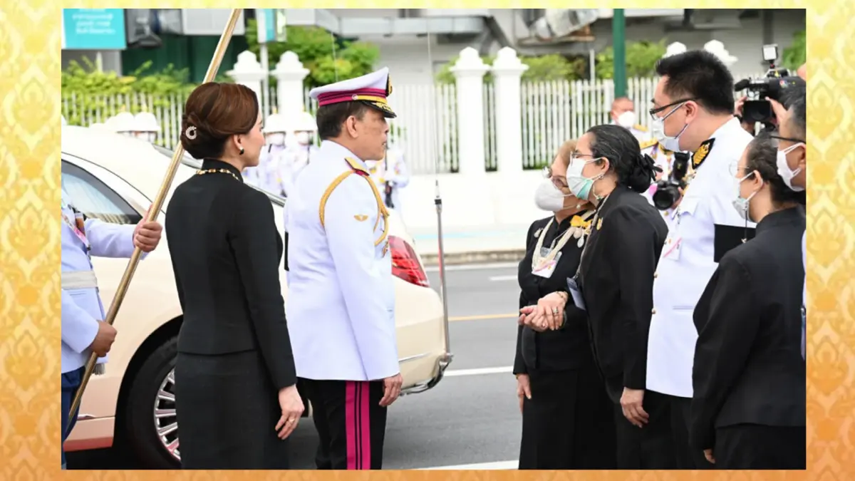 ในหลวง-พระราชินี เสด็จฯ พระราชทานน้ำหลวงอาบศพ ม.จ.มงคลเฉลิม ยุคล