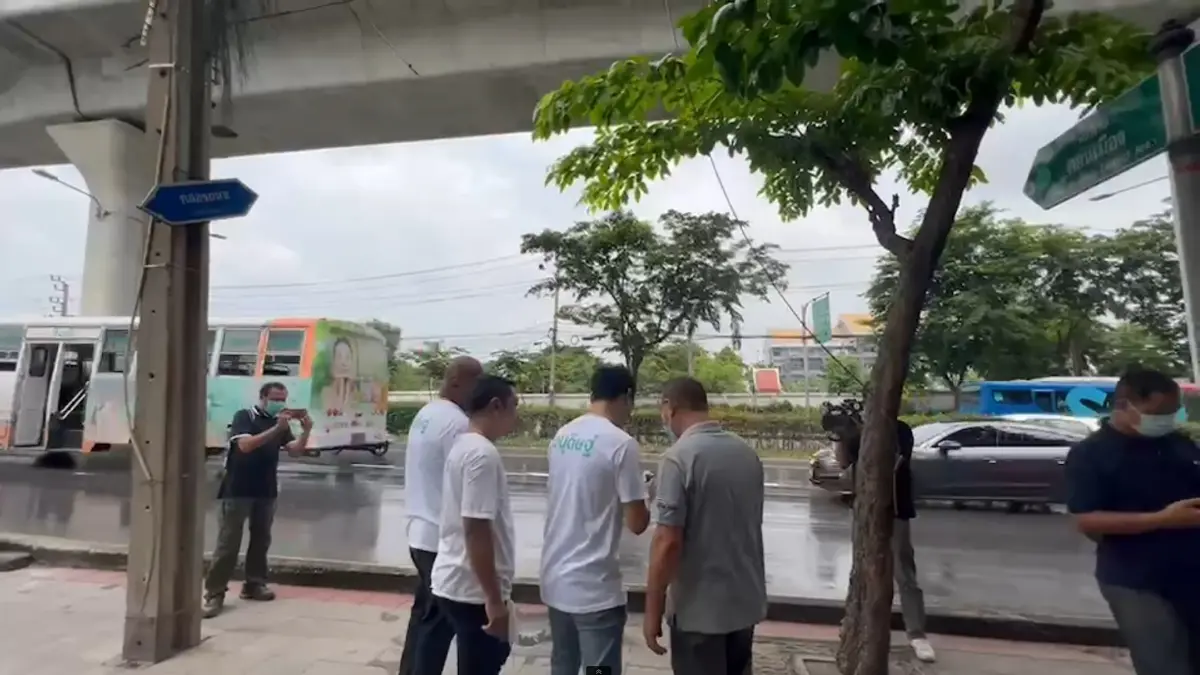 รู้ตัวแล้ว 2 โจ๋ยิงปืนใส่ถนนขณะรถวิ่งผ่านไปมา