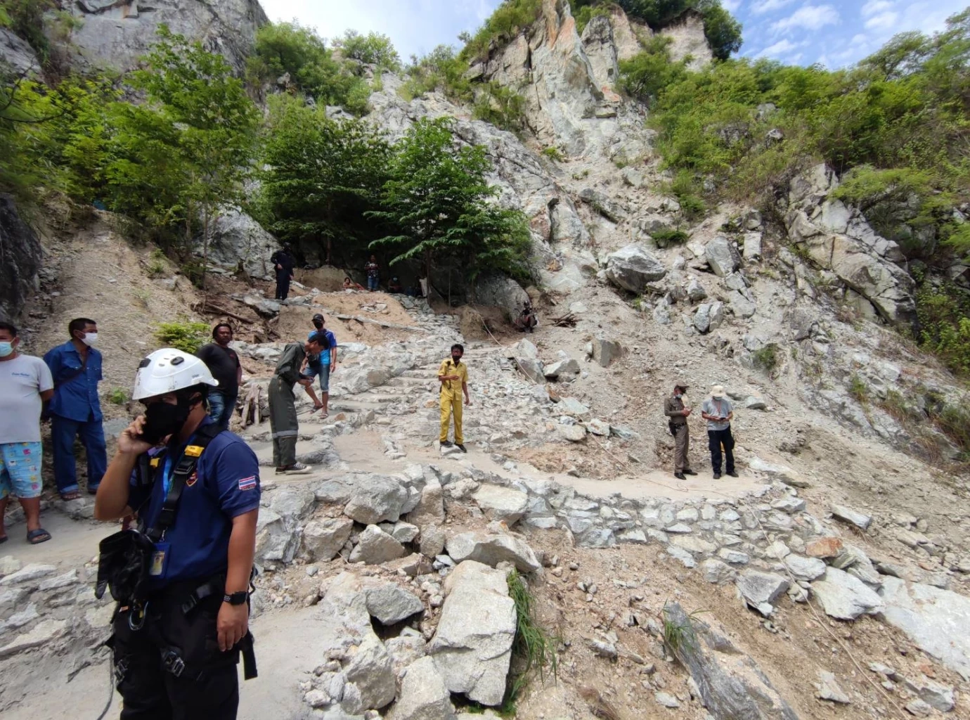 คนงานก่อสร้างพลัดตกหน้าผาแกรนด์แคนยอนเมืองไทย จ.ชลบุรี ดับคาที่ (มีคลิป)