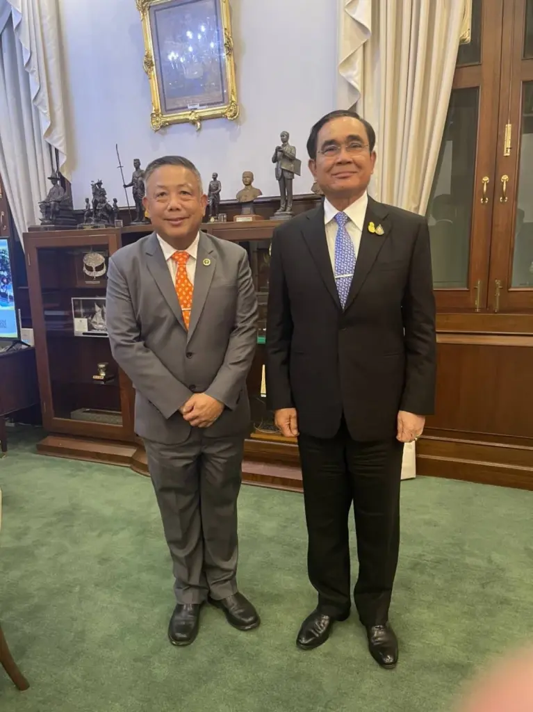 อนุทิน -ศักดิ์สยาม พาขรก.สาธารณสุขอำลา"ลุงตู่" พร้อมขอให้นายกฯโชคดี