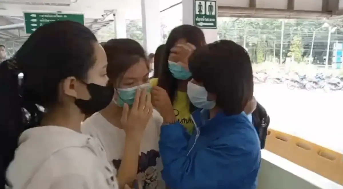 เพื่อนนักเรียนเหยื่อ 3 ศพแค้น จี้ประหารชีวิตคนร้าย ญาติรอรับศพร้องไห้ระงม