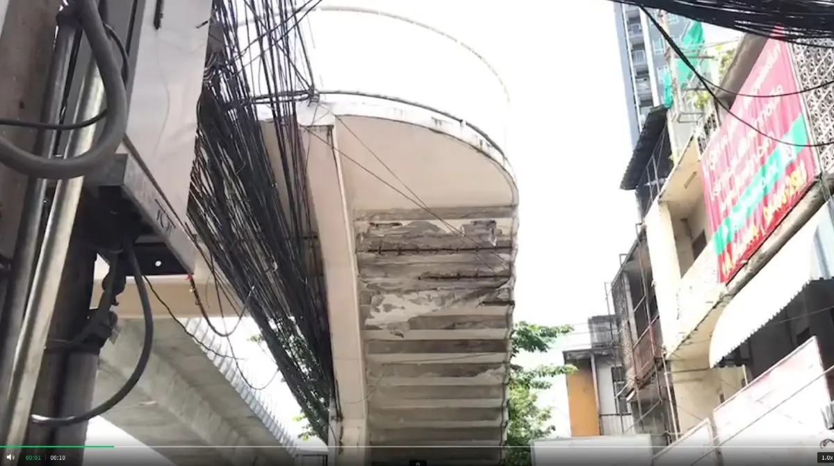 ลุ้น! สะพานลอยเพชรเกษม 62 ทรุดโทรม ชิ้นส่วนปูนหล่น
