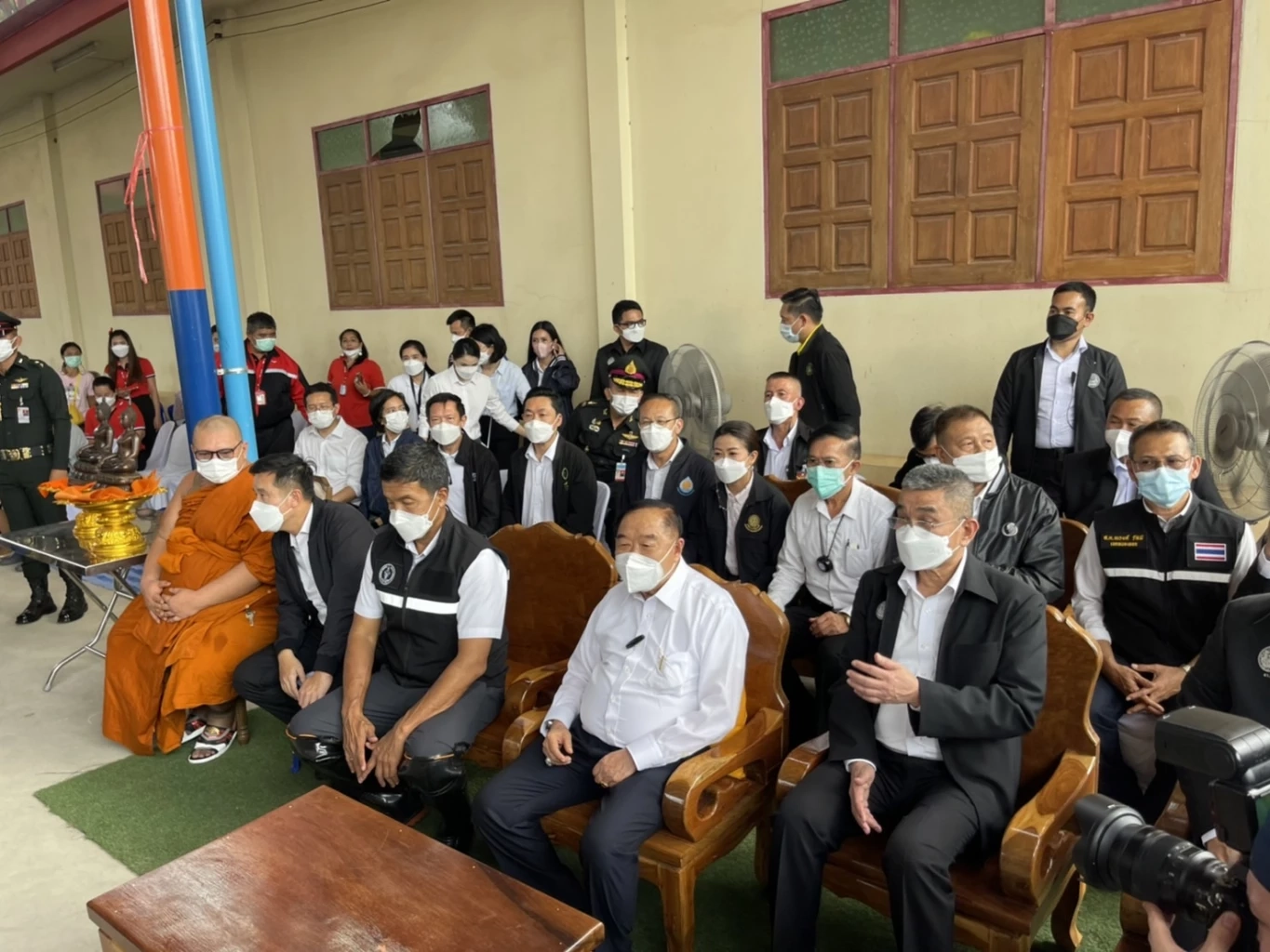 "บิ๊กป้อม" ตรวจน้ำท่วม มีนบุรี - หนองจอก ชม "ชัชชาติ" ทำงานเข้มแข็ง