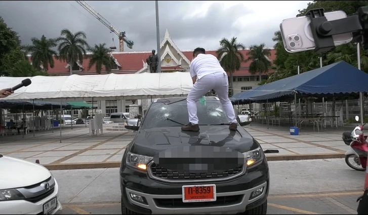 สาวหล่อเดือด ทุบรถประชดศูนย์ ใช้แค่ 900 กม. รวนทั้งคัน (มีคลิป)