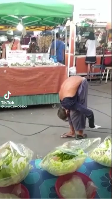 ลุงวี ขอทานหลังพับ