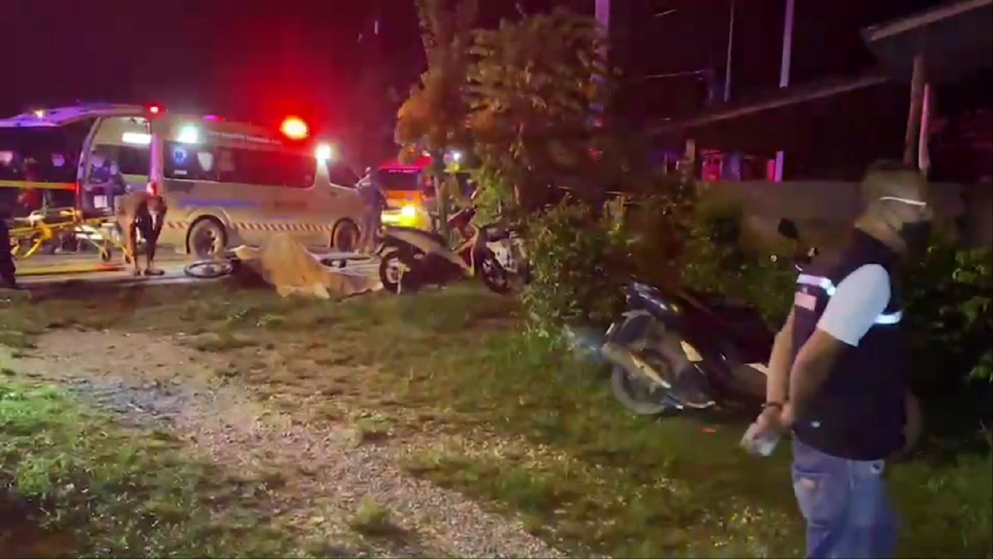 คนร้ายรัวยิงสองสามีภรรยา ก่อนชิงปืนพกหลบหนีไป