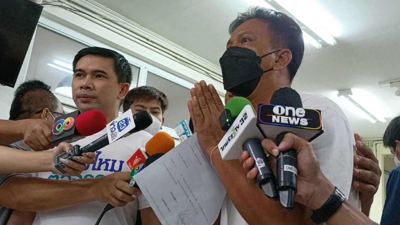 เพจสายไหมฯ พา นร.วัย 18 ปี แจ้งจับ 5 โจ๋รุมฟันเจ็บสาหัส ปมชิงกุญแจสถาบัน