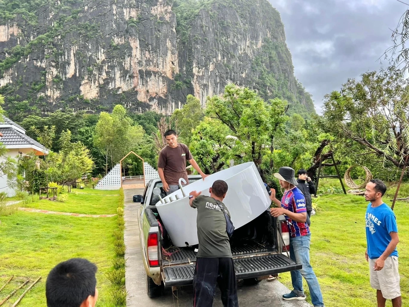 รีสอร์ทหนุ่มถูกยิงคาอ่างเคลื่อนไหว รื้ออุปกรณ์ทิ้ง สร้างความมั่นใจลูกค้า