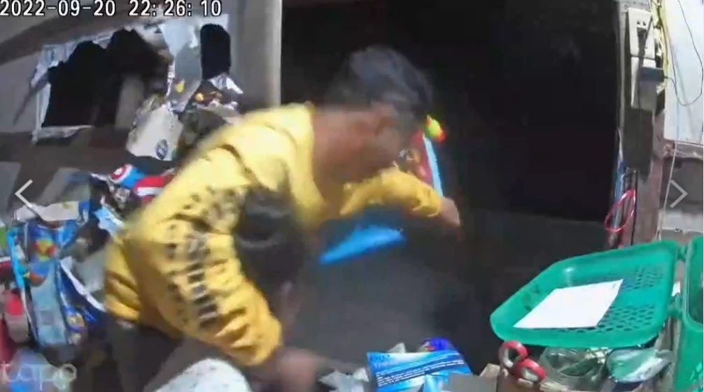 แชร์สนั่น หนุ่มบุกพังบ้านอดีตแฟนสาว ก่อนอุ้มหายไร้ร่องรอยข้ามวัน (มีคลิป)