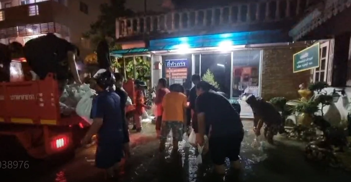 พิษก่อสร้าง “รถไฟฟ้าสายสีชมพู” ยังกู้น้ำท่วมไม่ได้  “ผอ.” เปรยอาจต้องปิดรร.