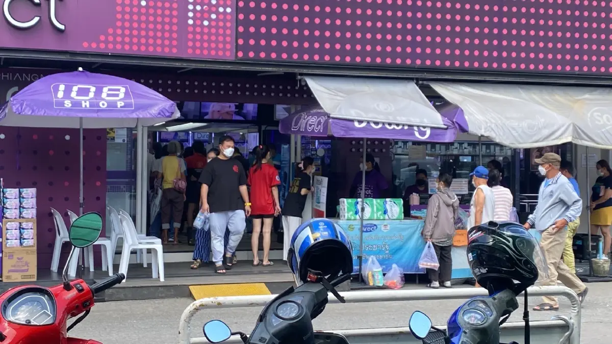 ชาวเชียงใหม่ พร้อมใจแห่ออกมาใช้สิทธิ์คนละครึ่งเฟส 5 จับจ่ายกันคึกคัก
