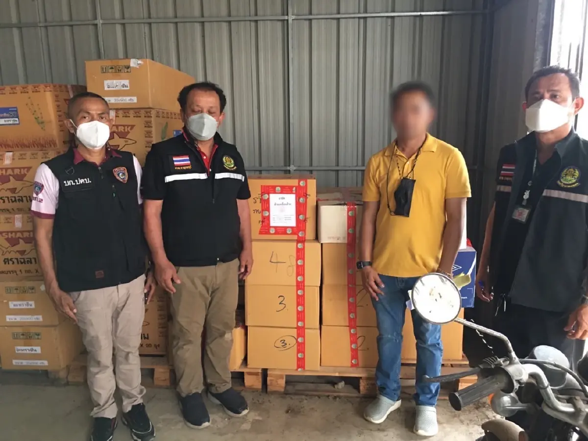 บุกจับร้านลอบขายยาฆ่าหญ้าต้องห้าม ยึดของกลางมูลค่า 2.5 ล้าน