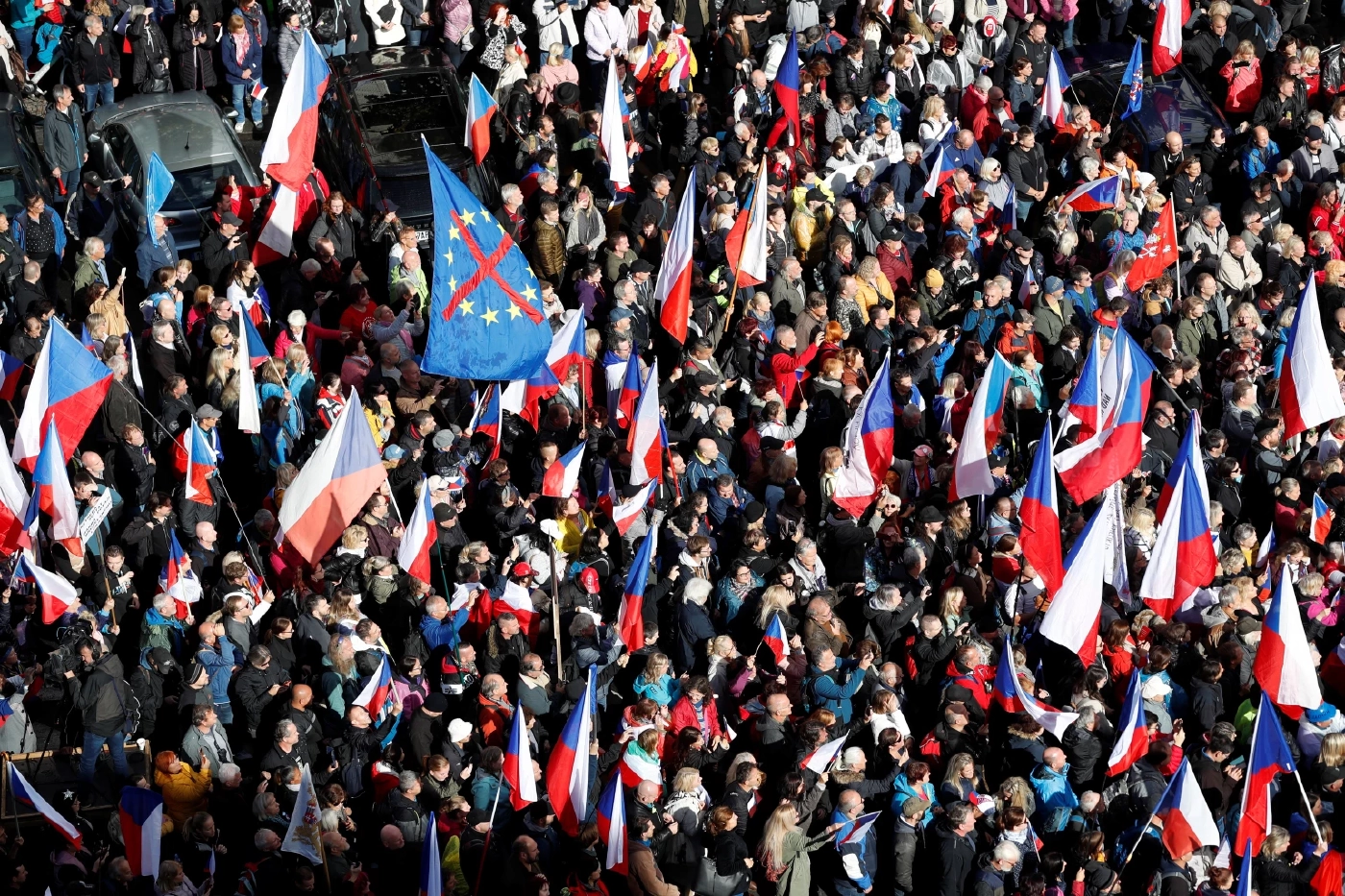 ชาวเช็กประท้วงต้านวิกฤตพลังงาน-ส่งอาวุธให้ยูเครน