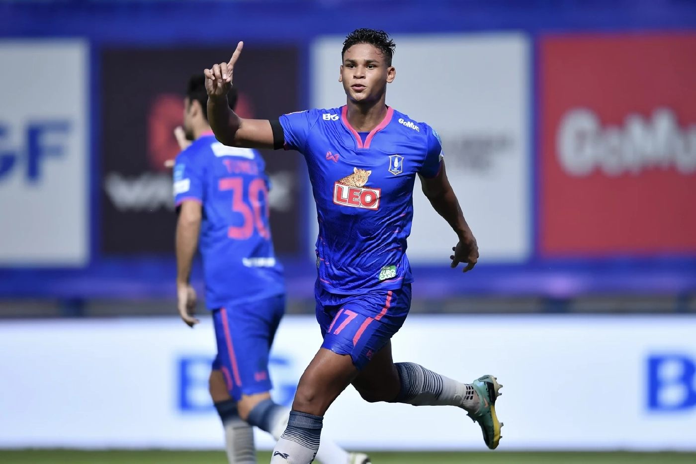 บีจีถล่มท่าเรือ 4-2 ขยับขึ้นที่ 7 ศึกไทยลีก