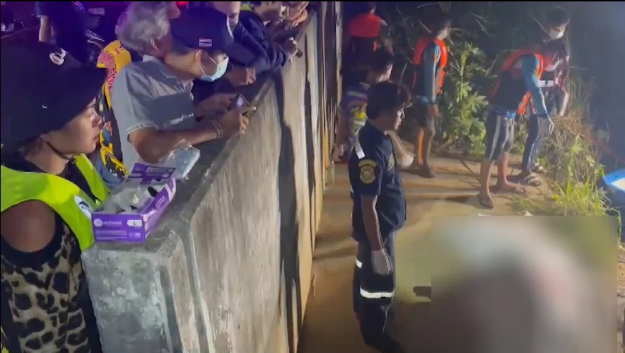 แม่ "น้องบิ๊ก" ยืนร้องไห้มองลูกด้วยความเสียใจ