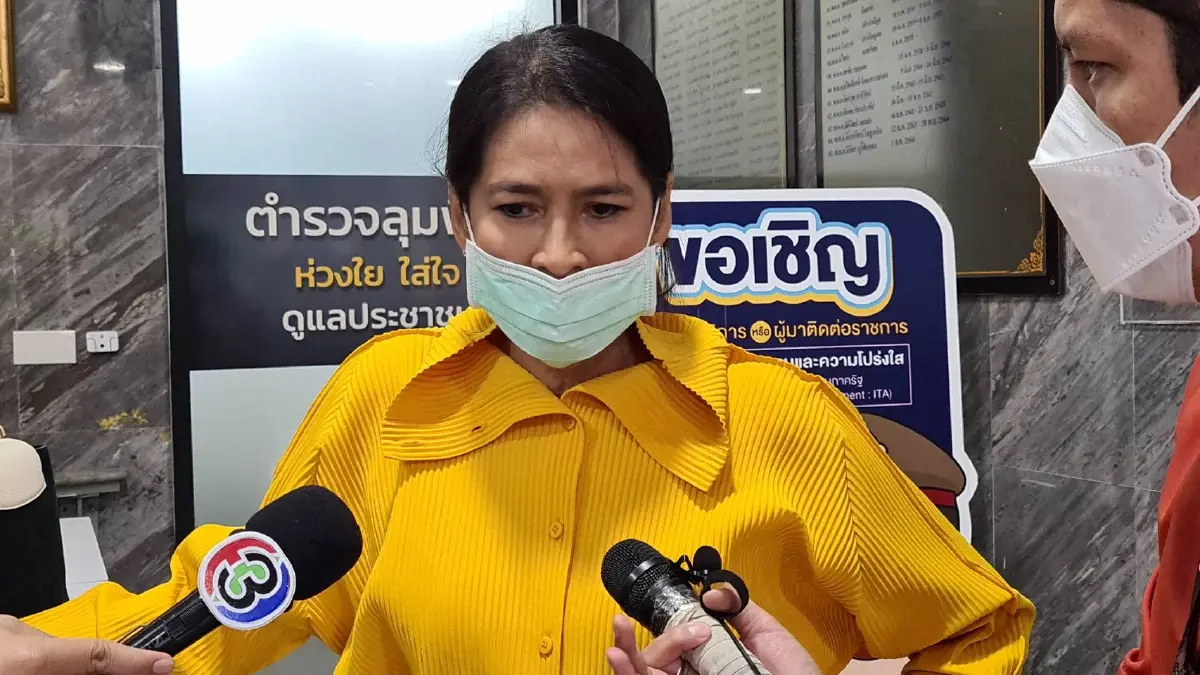 แม่"มาร์กี้"แจ้งความถูกรถตู้จอดทางเท้าถอยหลังเบียด