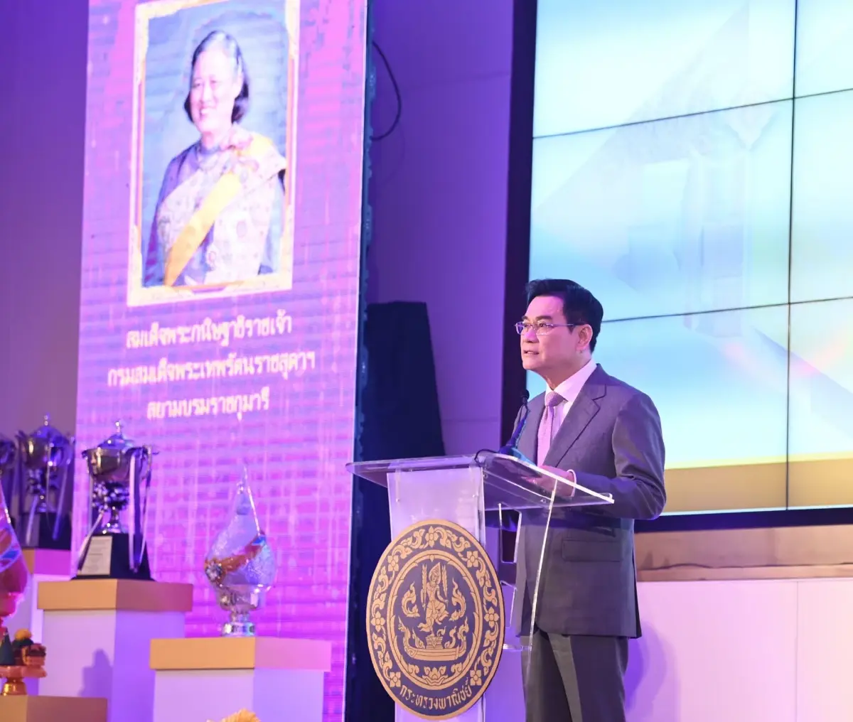 "จุรินทร์"มอบรางวัลผู้ชนะผลิตภัณฑ์นวัตกรรมจากสินค้าเกษตรไทย