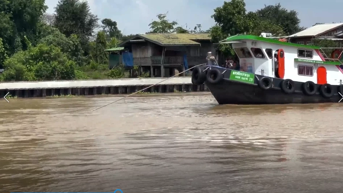 สาวขับเรือท่องเที่ยว เปิดนาทีชีวิตคนขับเรือลากจูงล่มกลางแม่น้ำ (มีคลิป)