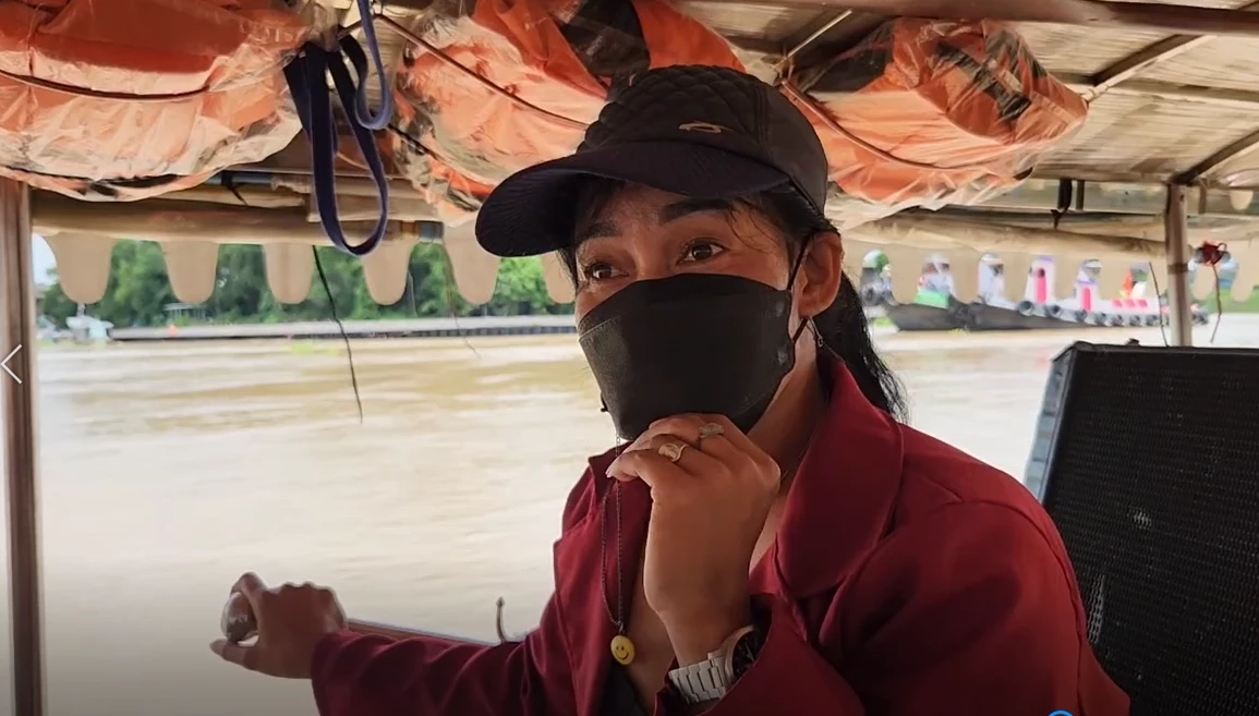 นางสาวจันทรา (ขอสงวนนามสกุล) คนขับเรือรับท่องเที่ยว