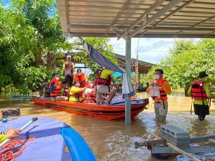 ด่วน เตรียมรับมือ หลังมวลน้ำวังจากลำปางทะลักตาก ท่วม "สามเงา-บ้านตาก"