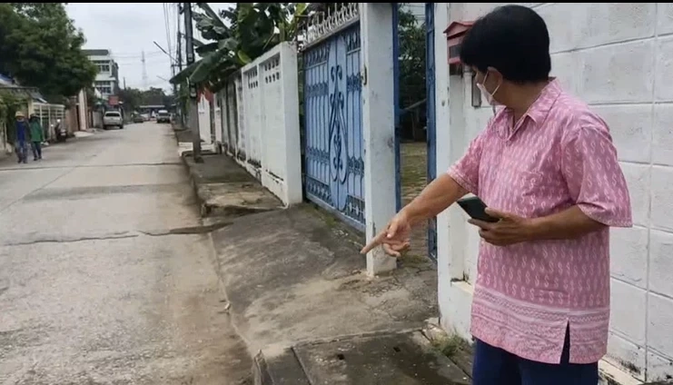 นางอารีรัตน์ รื่นรมย์ อายุ 72 ปี (ผู้เห็นเหตุการณ์ เป็นเจ้าของตึกบ้านอยู่หลังร้านข้าวมันไก่)