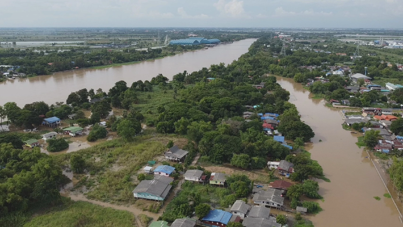ชุมชนเกาะลอย อยุธยา น้ำท่วมร่วม 2 เดือน หวั่นพายุฝนลูกใหม่ซ้ำเติม