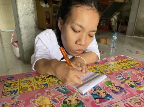 เผยชีวิตอีกมุม น้องหมิว บัณฑิตจิ๋ว เกียรตินิยมอันดับ 2 เพื่อนรักดูแลมา 10 ปี