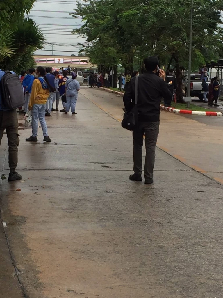 ประชาชน ต. บ้านนา หนีน้ำท่วม