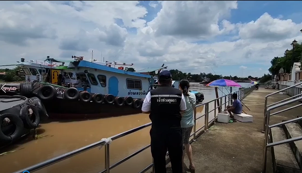 สาวขับเรือท่องเที่ยว เปิดนาทีชีวิตคนขับเรือลากจูงล่มกลางแม่น้ำ (มีคลิป)
