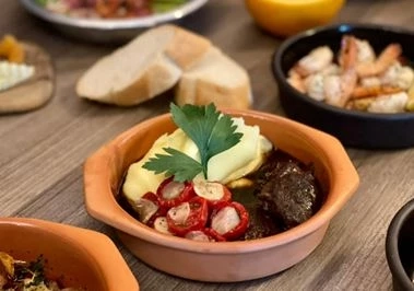 นั่งชิลล์ชมพระอาทิตย์ตก ริมแม่น้ำเจ้าพระยา “The Bar at Petit Soleil”