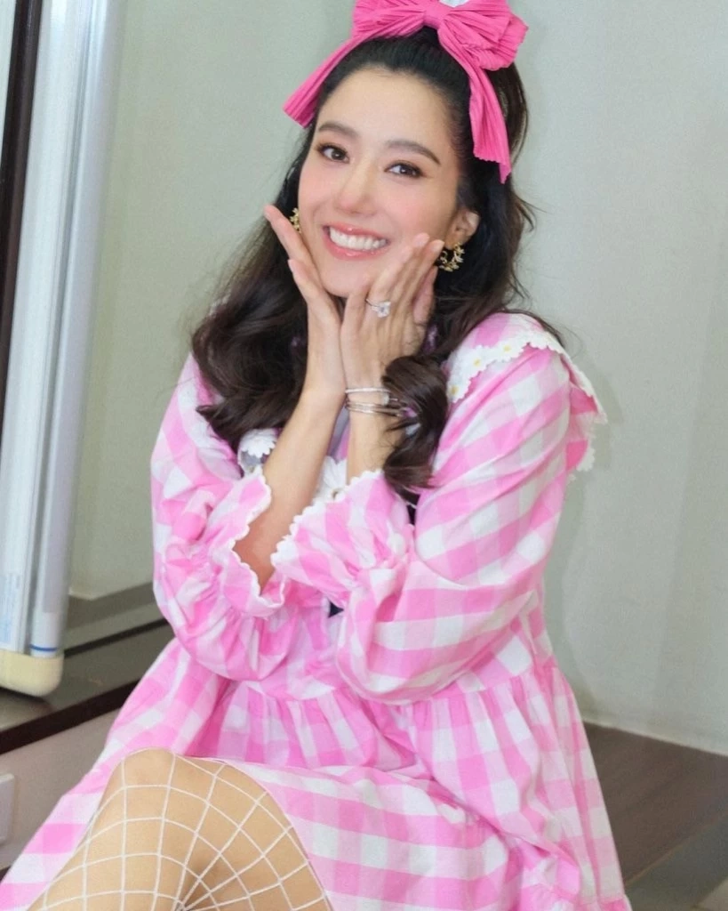 ไม่ต้องลุ้นแล้ว “ไอซ์ อภิษฎา” เฉลยเพศลูกคนแรก สามีเห่อมากตั้งชื่อลูกแล้ว