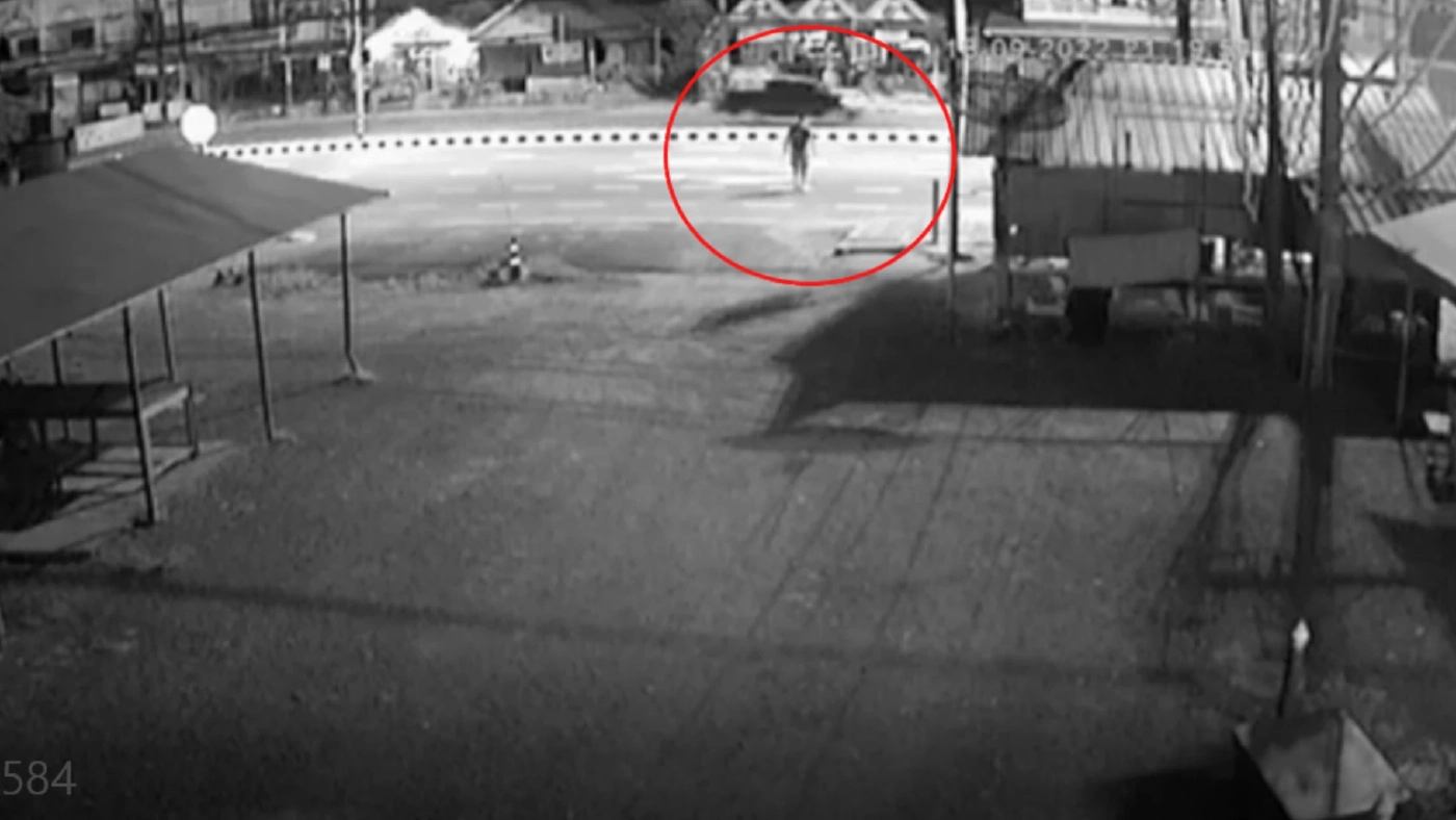 เก๋งซิ่งชน “นทท.สวีเดน” ดับขณะข้ามถนน วงจรปิดจับภาพนาทีสลด (มีคลิป)