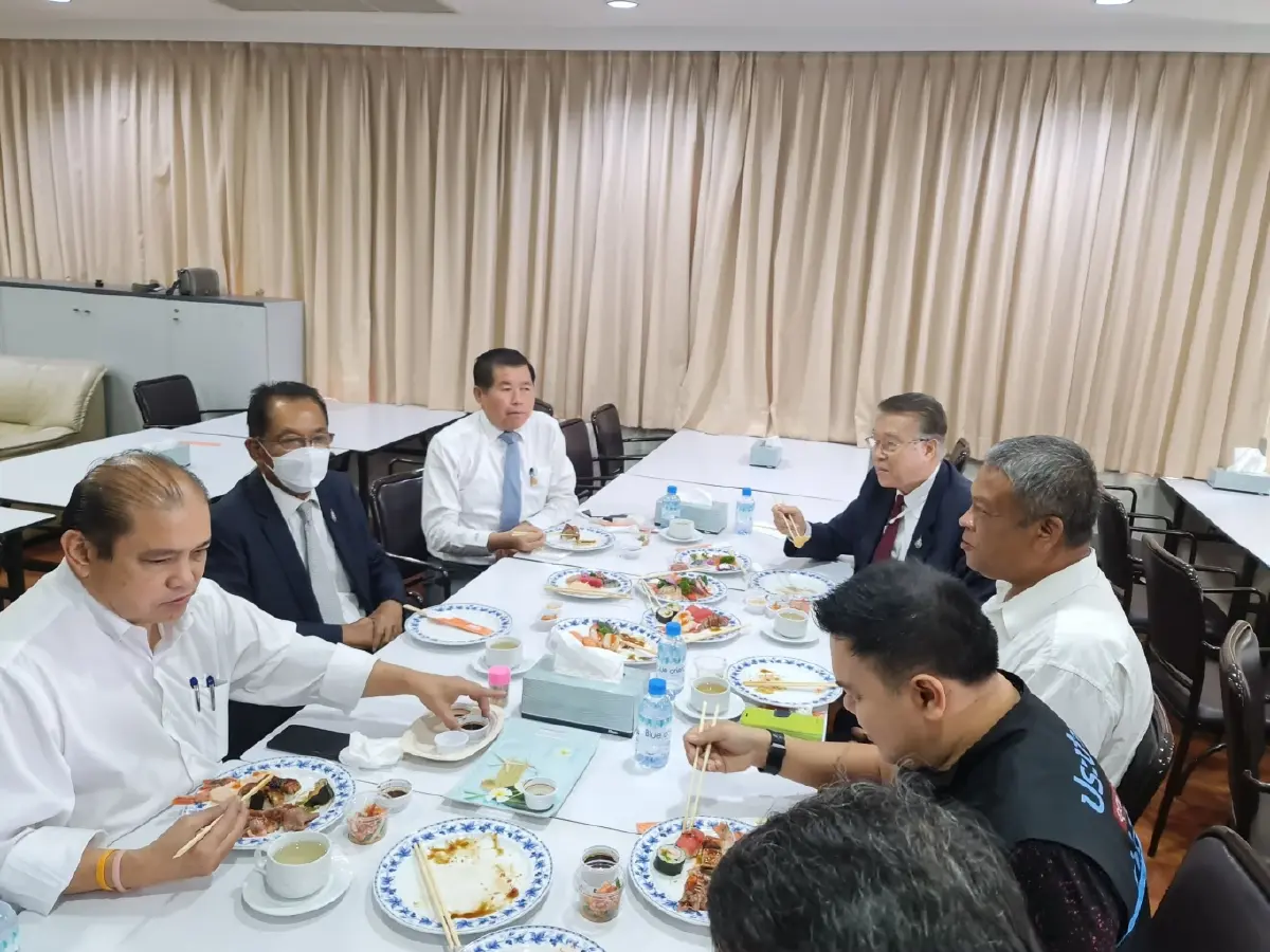 "นิพนธ์"นำคณะปชป.อวยพรวันเกิด"บัญญัติ"ครบรอบ 80 ปี