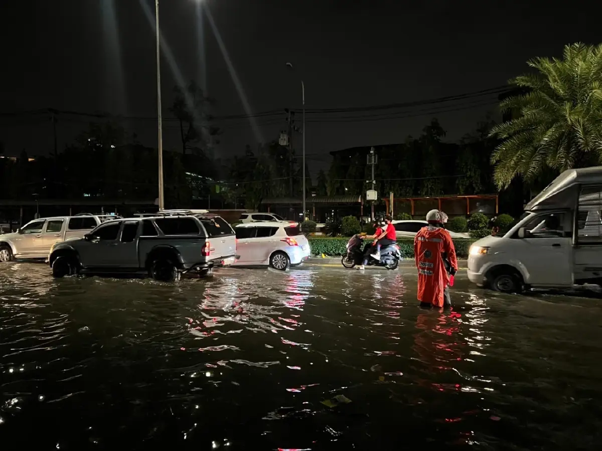 รอง ผบ.ตร. สั่งระดมตร.จราจร รับมือฝนตกหนักเย็นนี้