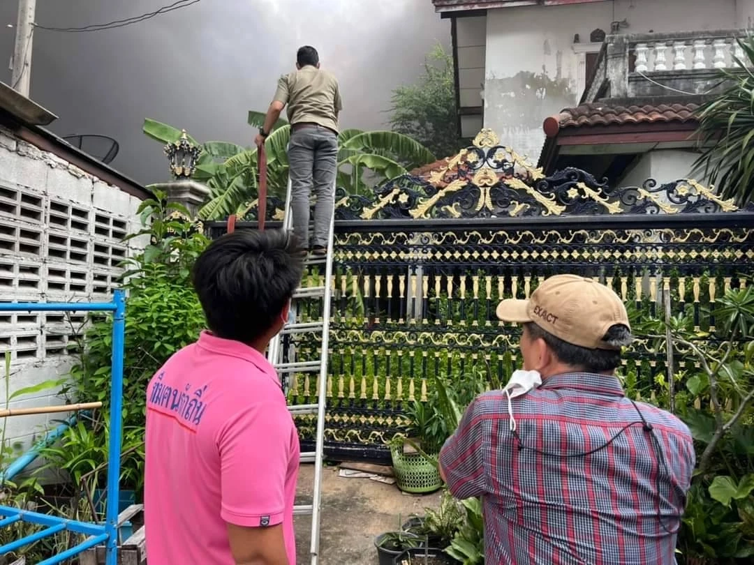 ไฟไหม้โรงงานแปรรูปอาหารทะเล ควันท่วมโรงพยาบาลเอกชัย ย้ายคนไข้วุ่น