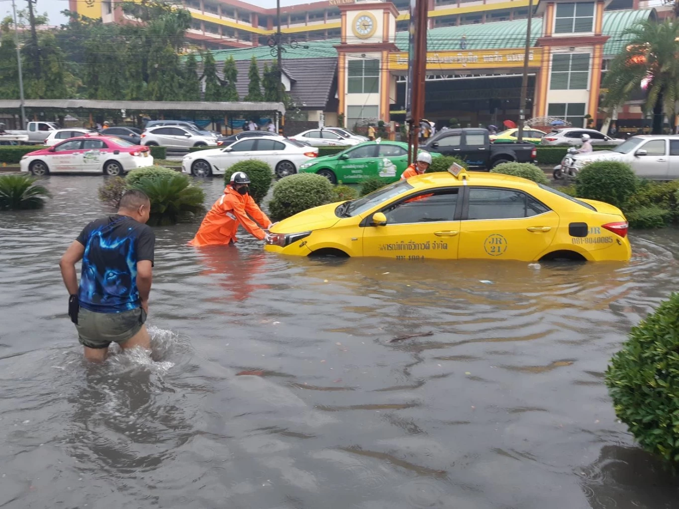 สถานการณ์น้ำหน้าสภ.ปากเกร็ด วานนี้ (6 ก.ย.)