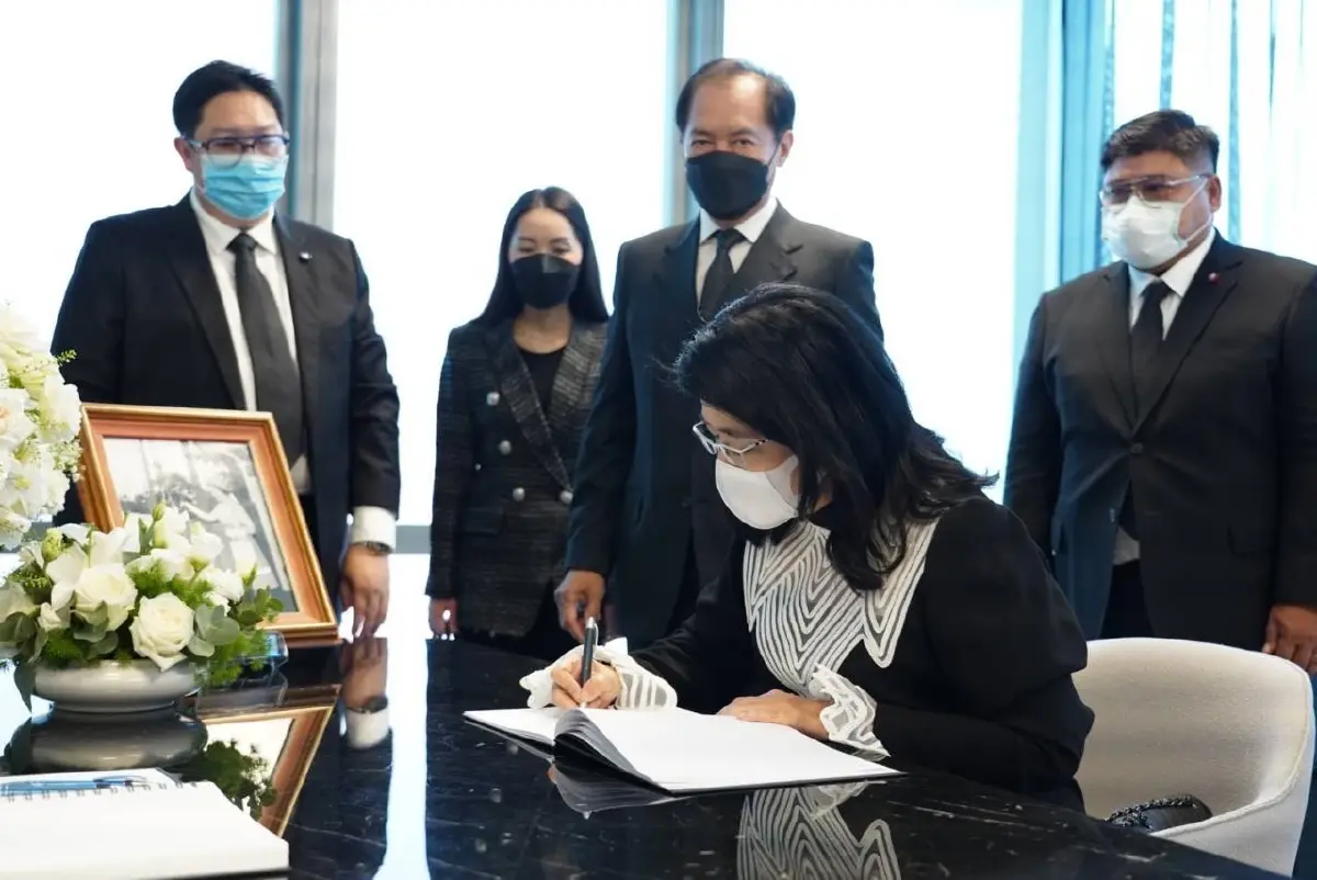 "สุดารัตน์"พร้อมคณะผู้บริหารทสท.ลงนามถวายอาลัย"ควีนเอลิซาเบธที่2"