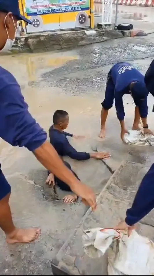 ผู้ว่าฯ กทม. แจง น้ำท่วมลาดกระบัง เหตุถุงทรายอุดท่อ